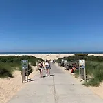 Dijkhofje, dichtbij strand, zee en meer.