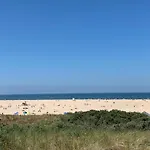 Dijkhofje, dichtbij strand, zee en meer.